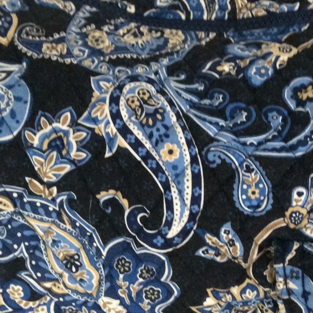 Vera Bradley Bag (Perfect for travel) - Picture 2 of 14